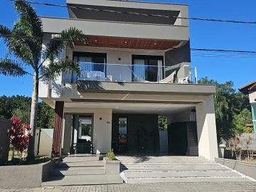 Casa Alto Padrão - Venda - Centro - Balneário Piçarras - SC